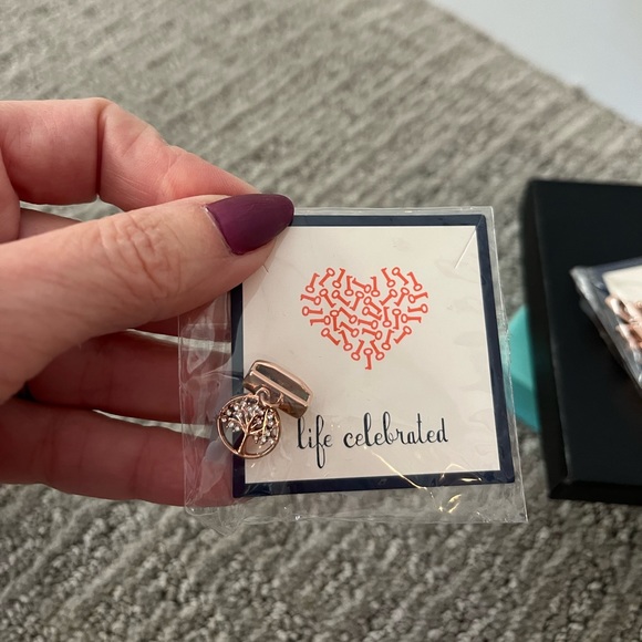 Keep Collective Rose Bracelet with 3 charms - Picture 6 of 8